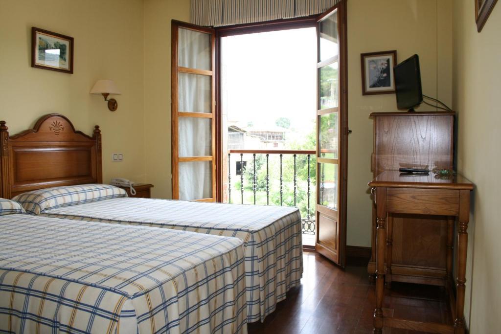 Hotel Valle Las Luiñas Soto de Luiña Habitación foto