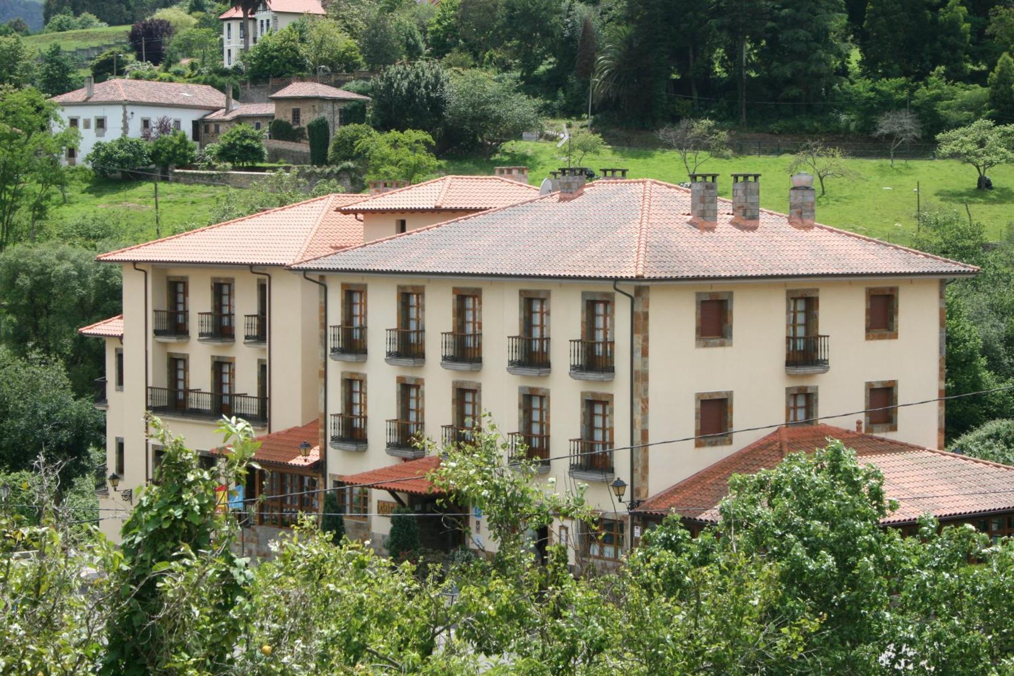 Hotel Valle Las Luiñas Soto de Luiña Exterior foto